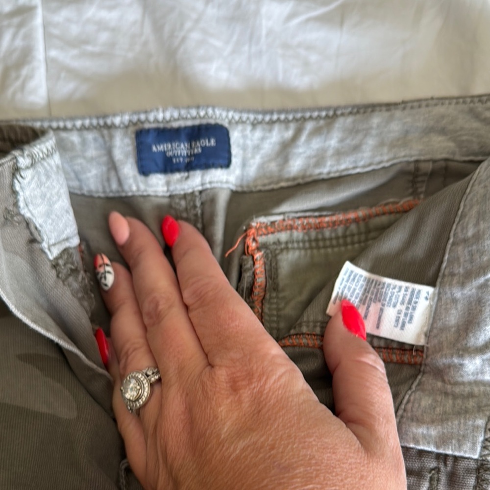 American Eagle camo cargo Bermuda shorts